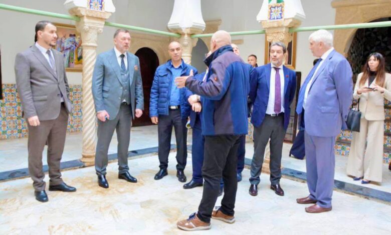 وفد برلماني روسي رفيع يزور قصر "رؤساء البحر" التاريخي بالجزائر لتعزيز التواصل الثقافي
