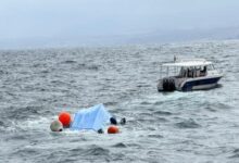 الشرطة العُمانية: وفـ.ـاة 3 سياح عقب انقلاب قارب