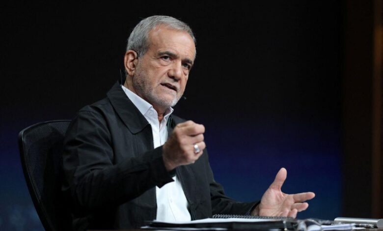 الرئيس الإيراني يؤكد في اتصال مع ولي العهد السعودي أن تضامن الأمة الإسلامية هو الاستراتيجية الأكثر فاعلية لمواجهة التوترات الإقليمية