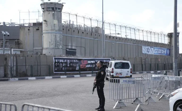 استشهاد أسير فلسطيني في سجن بئر السبع