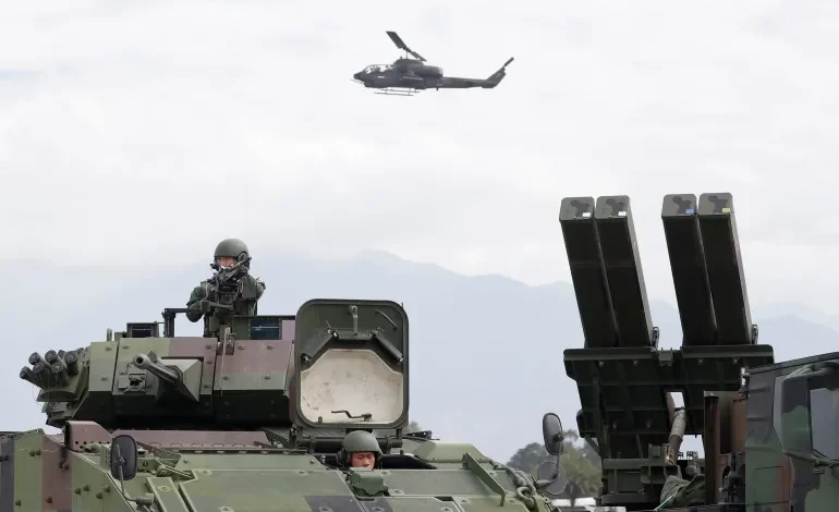 الجيش التايواني يجري مناورات تحاكي صد هجوم صيني محتمل من البحر