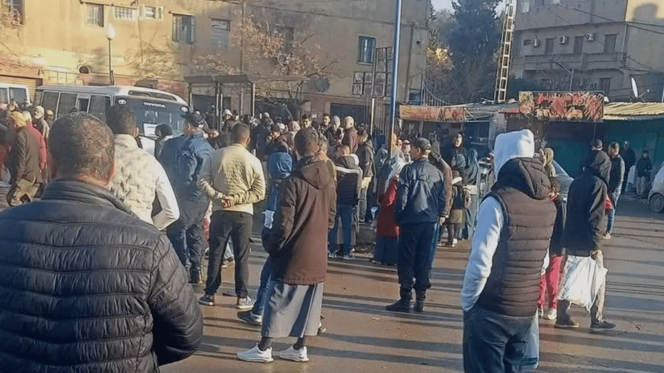 إضراب سائقي الحافلات والشاحنات يشل النقل في الجزائر مع بداية 2026