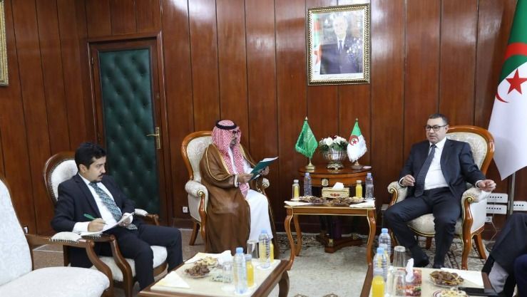 الجزائر والسعودية تبحثان تعزيز التعاون الثنائي