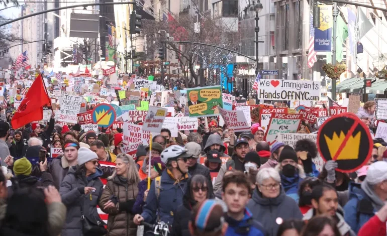 احتجاجات واسعة في الولايات المتحدة بعد مقـ. ـتل سيدة برصاص شرطة الهجرة