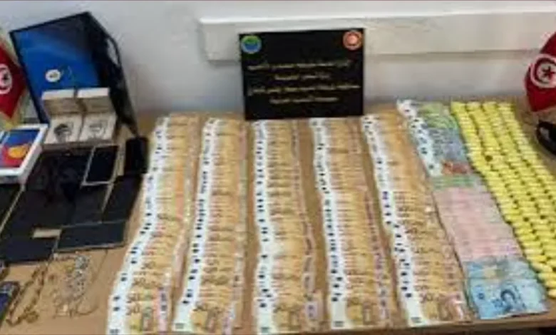 تونس: إحباط محاولة تهريب 154 كبسولة كوكايين بمطار قرطاج وتوقيف شبكة دولية