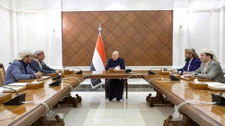 المجلس الانتقالي الجنوبي يؤكد استمرار مهام الزبيدي ويطالب السعودية بضمان سلامة وفده