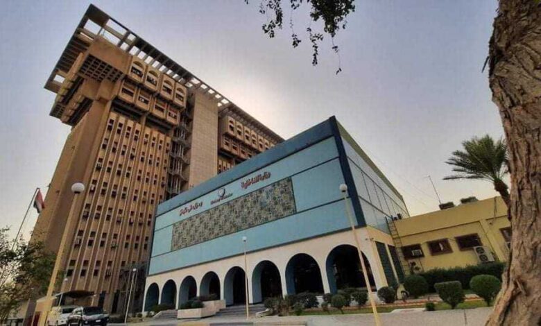 العراق.. وزارة الداخلية تعلن القبض على 91 شخصا بتهمة التلاعب بأسعار الدولار و147 متلاعبا بأسعار المواد الغذائية والأدوية 1 العراق.. وزارة الداخلية تعلن القبض على 91 شخصا بتهمة التلاعب بأسعار الدولار و147 متلاعبا بأسعار المواد الغذائية والأدوية