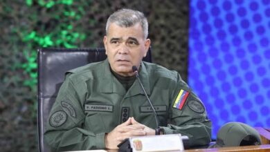 زير الدفاع الفنزويلي يدعو للهدوء بعد الضربات الأمريكية على كاراكاس 3 زير الدفاع الفنزويلي يدعو للهدوء بعد الضربات الأمريكية على كاراكاس