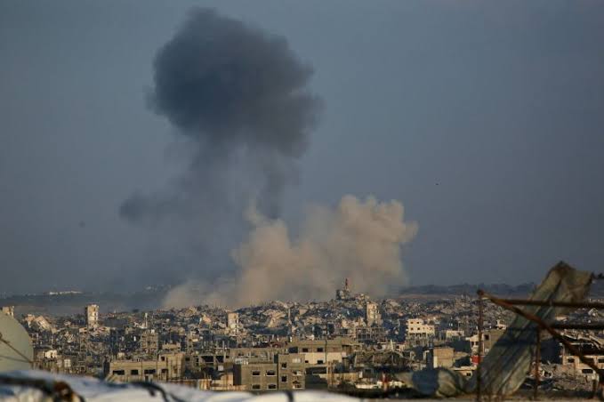 غارات إسرائيلية مكثفة على قطاع غزة وتصعيد ميداني شمالا وجنوبا
