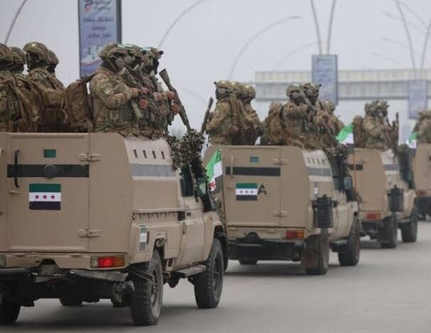 الجيش السوري يباشر تأمين منطقة العمليات بريف حلب الشرقي ويطالب المدنيين بعدم دخولها