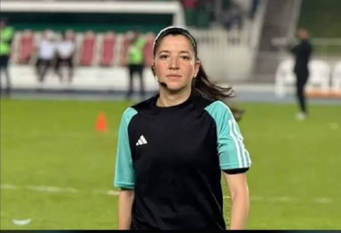 إيقاف لاعب جزائري بسبب اعتدائه على حكمة المباراة