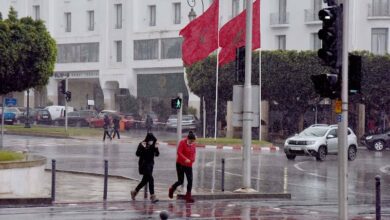 المغرب يعلن حالة يقظة حمراء بسبب أمطار غزيرة وتساقط ثلوج