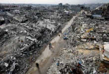 قصف إسرائيلي ونسف مبانٍ في خان يونس وغزة وسط تفاقم الأزمة الإنسانية