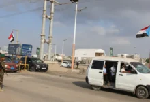 اليمن :قوات العمالقة تسيطر على مواقع إستراتيجية في عدن وسط انسحاب للانتقالي وتعزيزات حكومية