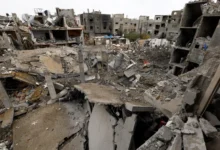 غارات إسرائيلية تستهدف عدة مناطق في قطاع غزة وتقييد وصول المساعدات