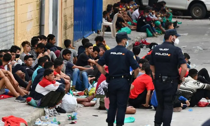 ارتفاع محاولات عبور القاصرين المغاربة إلى سبتة وسط سوء الأحوال الجوية