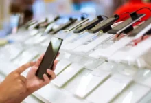 وزير مصري سابق يسخر من ضريبة الهاتف: آبل لا تحقق مثل هذه الأرباح