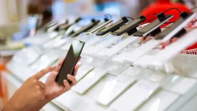 وزير مصري سابق يسخر من ضريبة الهاتف: آبل لا تحقق مثل هذه الأرباح