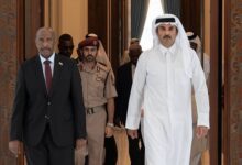 أمير قطر يبحث مع رئيس مجلس السيادة السوداني تطورات الأوضاع وجهود تحقيق الأمن والاستقرار