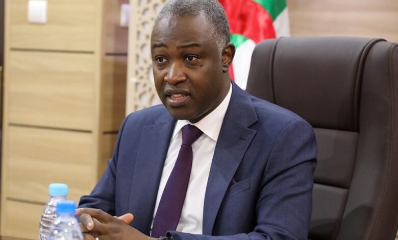 وزير الشباب الجزائري مصطفى حيداوي: سنمنح العائدين الى أرض الوطن منحة البطالة لنضمن لهم مستقبل أفضل من العيش في أوروبا