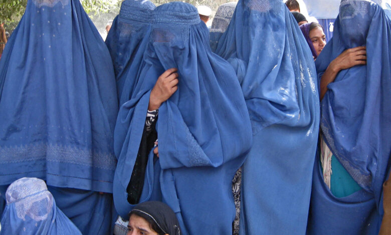 طالبان تصدر قانوناً يشرّع ضرب الزوجة ويخفف عقوبات المعتدين