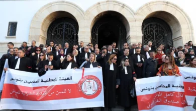 احتجاجات المحامين في تونس دفاعا عن سيادة القانون