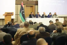 ليبيا تحذر من موجة مضاربات تهدد الدينار في السوق السوداء