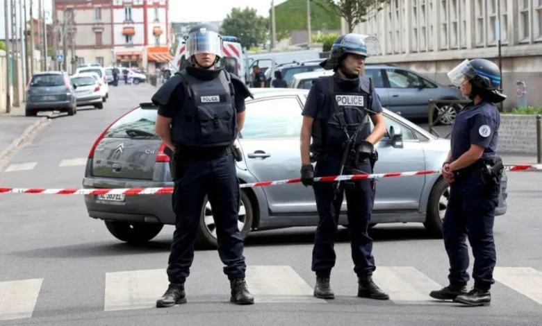 توقيف مدرس بفرنسا يثير قلق الجالية المغربية بسبب شبهات اعتـ. ـداء جنـ. ـسي على أطفال مغاربة