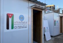الأردن يباشر تصنيع وتوزيع المنازل المتنقلة داخل غزة لدعم الأسر المتضررة