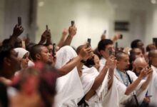 السعودية: وزير الشؤون الإسلامية يشدد على منع تصوير المصلين والأئمة خلال الصلاة في رمضان