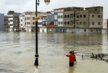 المغرب.. تواصل عمليات إجلاء المتضررين من فيضانات وادي اللوكوس بالقصر الكبير