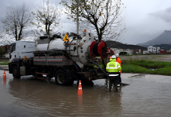 أمطار استثنائية تتسبب في تضرر 163 طريقاً شمال المغرب 2 أمطار استثنائية تتسبب في تضرر 163 طريقاً شمال المغرب