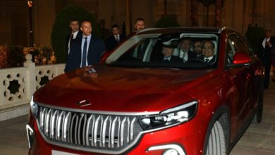 أردوغان يهدي السيسي سيارة كهربائية خلال زيارته إلى القاهرة