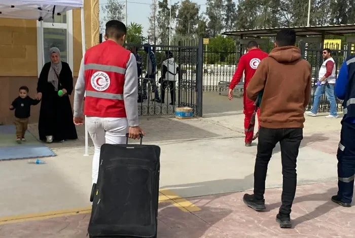 معبر رفح يستقبل دفعة جديدة من العائدين إلى غزة