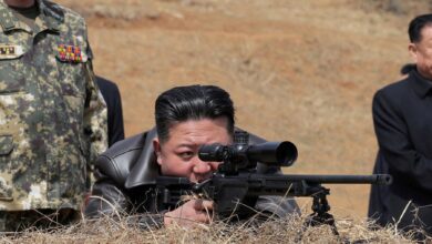 كيم جونغ أون يهدي بنادق قنص حديثة للقيادات العسكرية في كوريا الشمالية