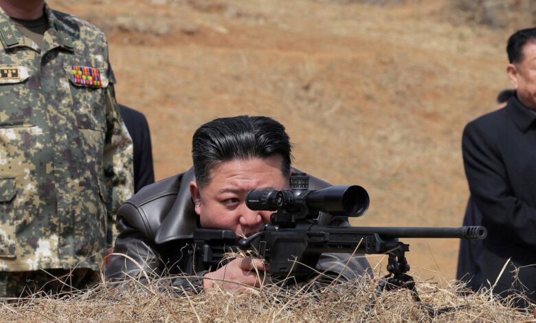 كيم جونغ أون يهدي بنادق قنص حديثة للقيادات العسكرية في كوريا الشمالية