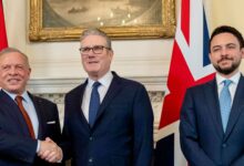 العاهل الأردني عبد الله الثاني يلتقي كير ستارمر في لندن لبحث الشراكة والتطورات الإقليمية