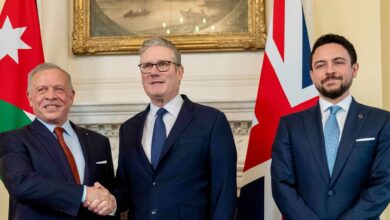 العاهل الأردني عبد الله الثاني يلتقي كير ستارمر في لندن لبحث الشراكة والتطورات الإقليمية