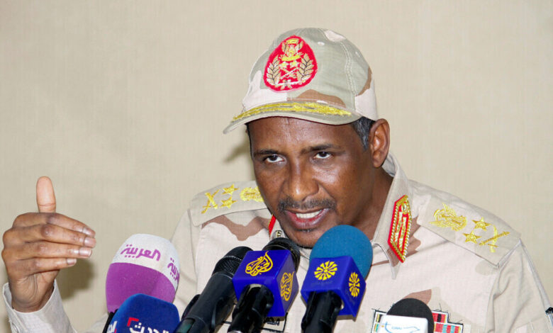قائد قوات الدعم السريع بالسودان حميدتي: لا أريد أن أصبح رئيسا للبلاد وهدفنا اقتلاع الإسلاميين فقط،