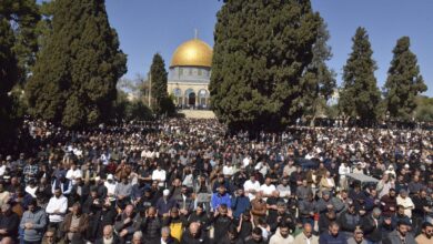 رغم القيود الاسرائيلية... 80 ألف مصل يؤدون أول جمعة من رمضان في المسجد الأقصى