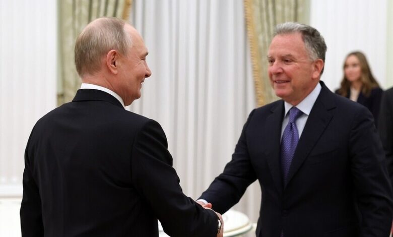 بوتين يجري محادثات طويلة مع المبعوث الأمريكي الخاص ستيف ويتكوف في الكرملين