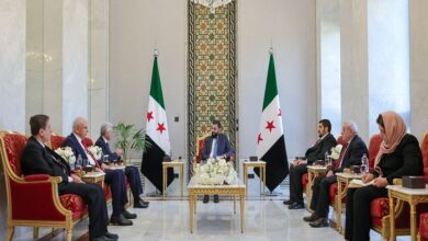 سوريا تؤكد التزامها بحقوق الأكراد وتواصل دمج "قسد" في مؤسسات الدولة 2 سوريا تؤكد التزامها بحقوق الأكراد وتواصل دمج "قسد" في مؤسسات الدولة