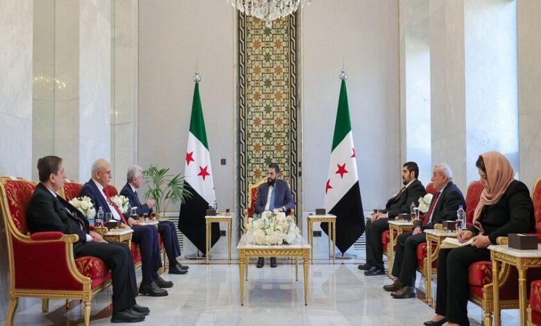 سوريا تؤكد التزامها بحقوق الأكراد وتواصل دمج "قسد" في مؤسسات الدولة