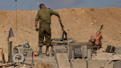 إصابة ضابط إسرائيلي بجروح خطيرة قرب شمال غزة