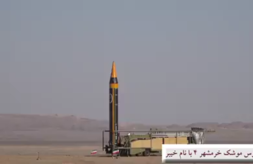 الحرس الثوري الإيراني يكشف عن صاروخ “خرمشهر 4” بقدرات قتالية متقدمة