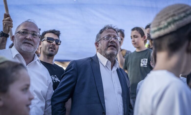 بن غفير يقر بتنسيق سياساته تجاه الأقصى مع نتنياهو وسط مطالب بعزله