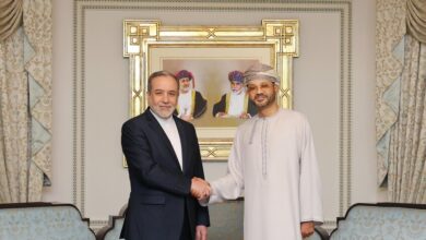 عُمان تُجري مشاورات منفصلة مع الوفدين الإيراني والأمريكي تمهيداً لاستئناف مفاوضات الملف النووي 2 عُمان تُجري مشاورات منفصلة مع الوفدين الإيراني والأمريكي تمهيداً لاستئناف مفاوضات الملف النووي