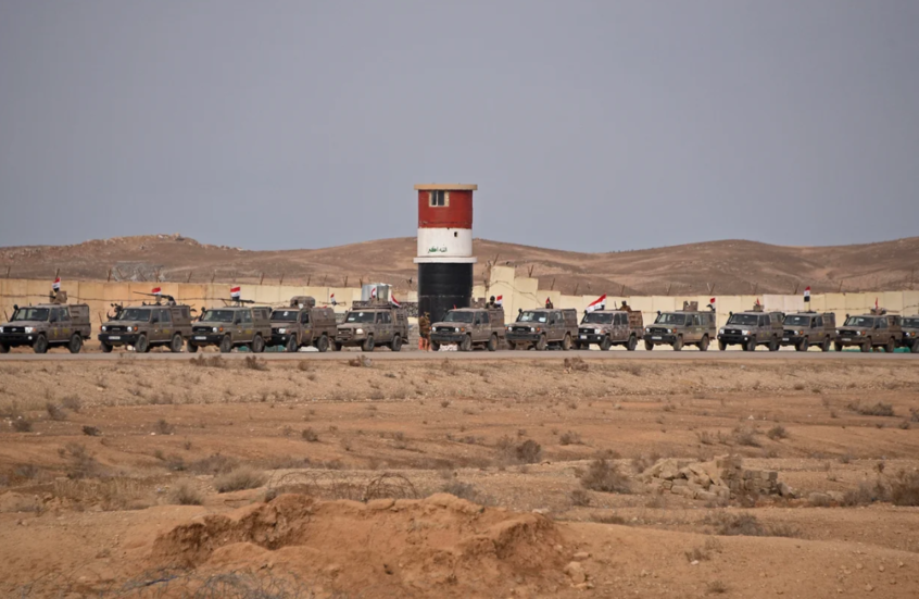 الجيش الأمريكي ينقل آلاف سجناء داعش من شمال شرق سوريا إلى العراق وسط مخاوف أمنية