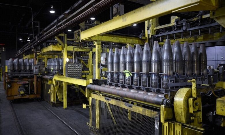 الجيش الأمريكي يعتزم تغريم شركتين دفاعيتين لتأخر تسليم قذائف إلى أوكرانيا