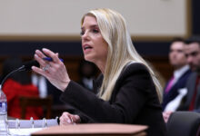 الولايات المتحدة تعلن استعدادها للكشف عن أسماء محتملة في قضية جيفري إبستين